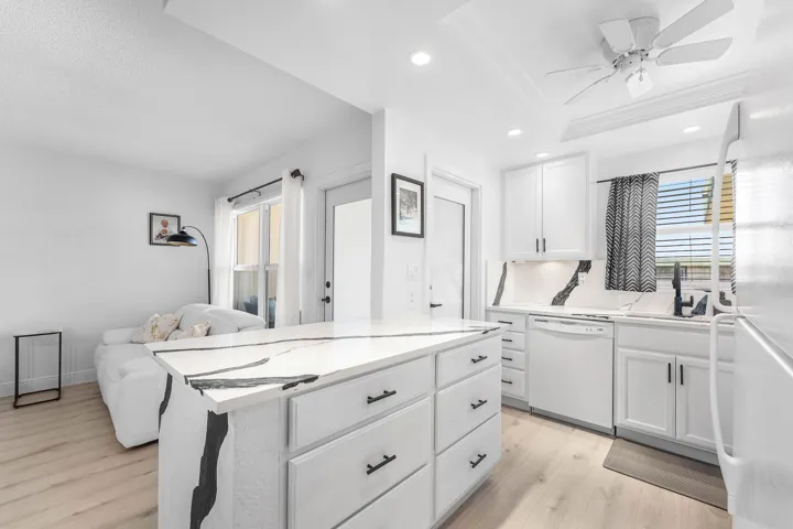 007-806Southeast7thStreet-408-DeerfieldB
