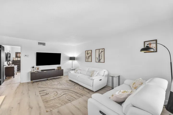 012-806Southeast7thStreet-408-DeerfieldB