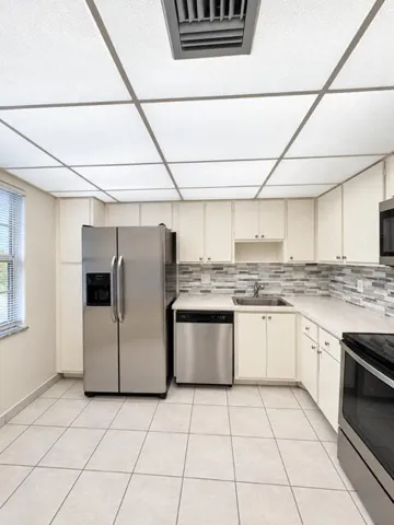 3800 Kitchen 1