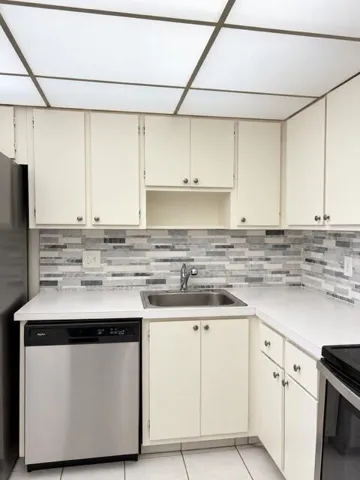 3800 Kitchen 2