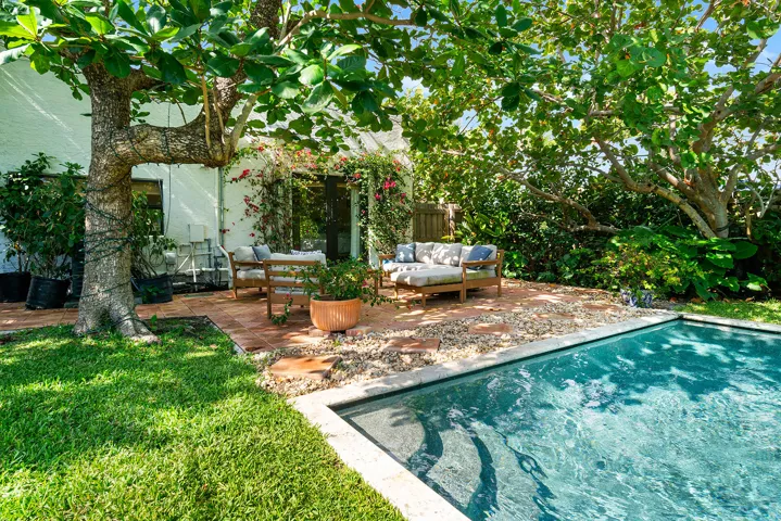 520-28TH-ST-33407-042