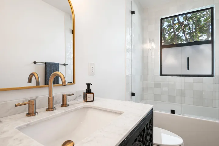 520-28TH-ST-33407-026