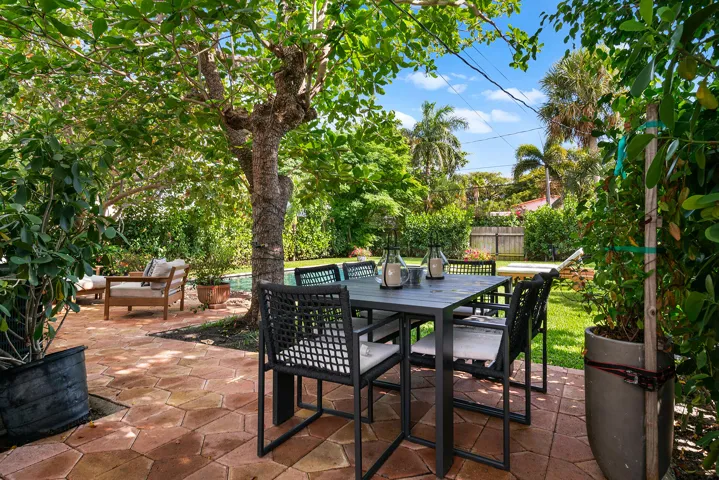 520-28TH-ST-33407-034