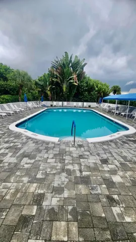 1000445811