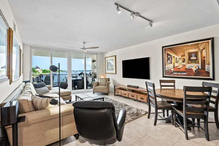 015-2700NFederalHighway-BoyntonBeach-FL-