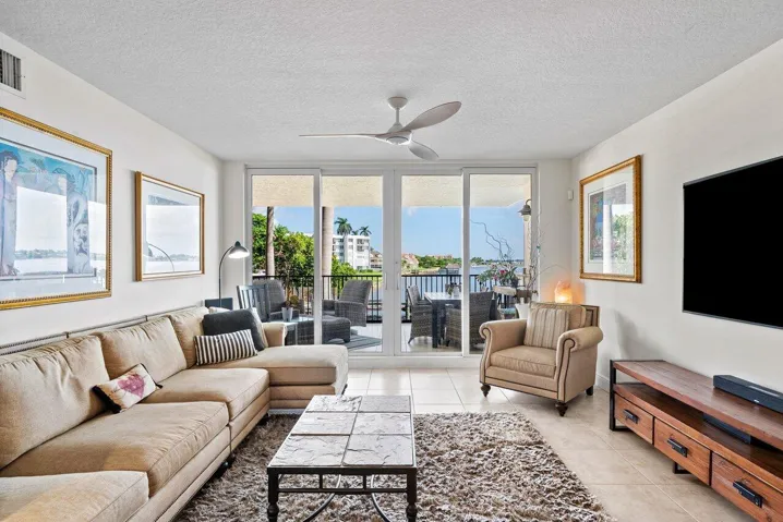 016-2700NFederalHighway-BoyntonBeach-FL-