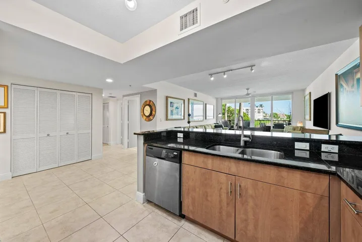 014-2700NFederalHighway-BoyntonBeach-FL-