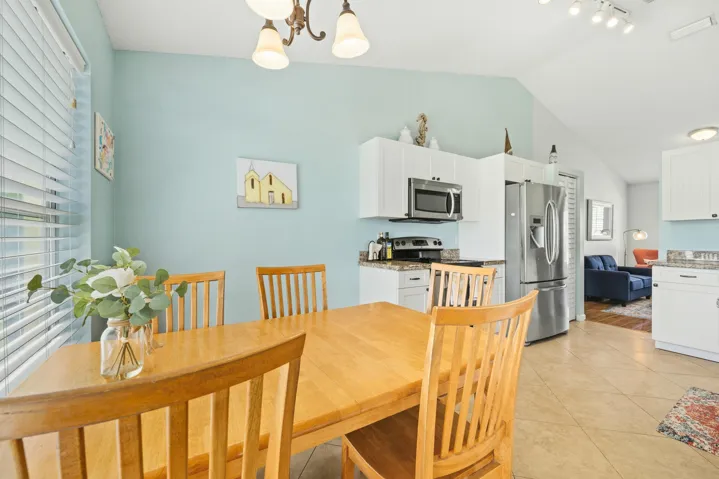 Eat-In Kitchen