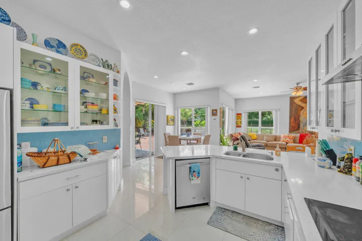 16 Kitchen (5)