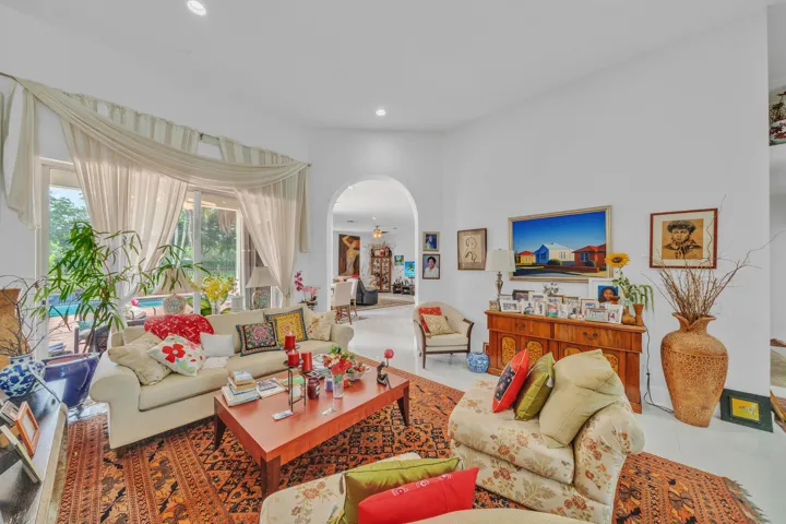14 Living Area (2)