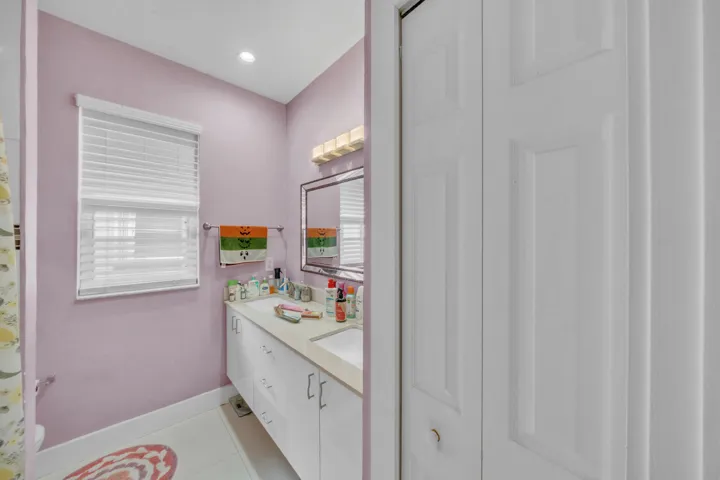 12 Guest Bathroom (2)