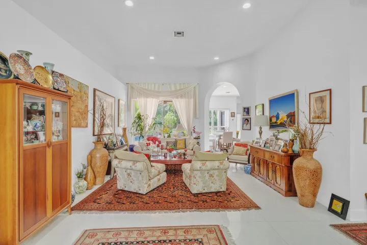 4 Living Area