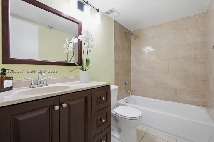 Full bathroom first floor