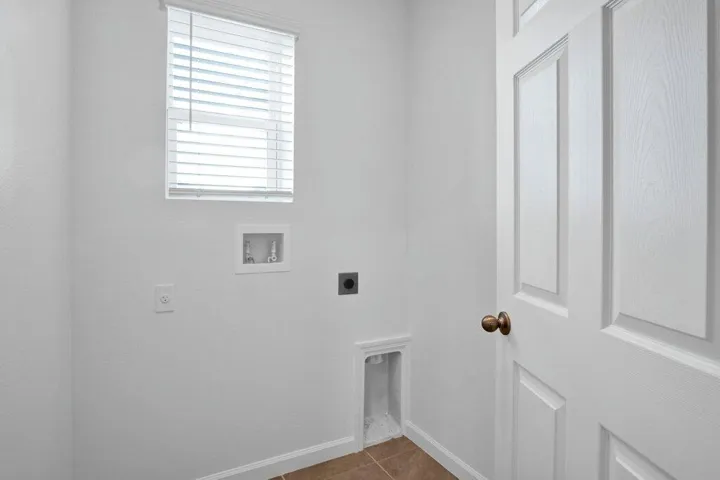 Laundry Room.JPEG-SMALL