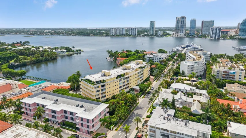 arrow 425 Worth Ave Palm Beach FL 02