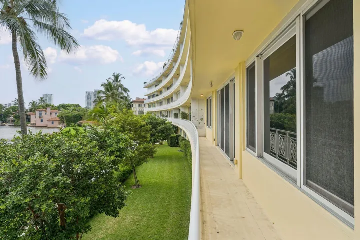 425 Worth Ave Palm Beach FL 54