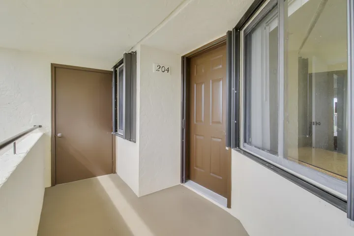 Williamsburg Front Entry #204