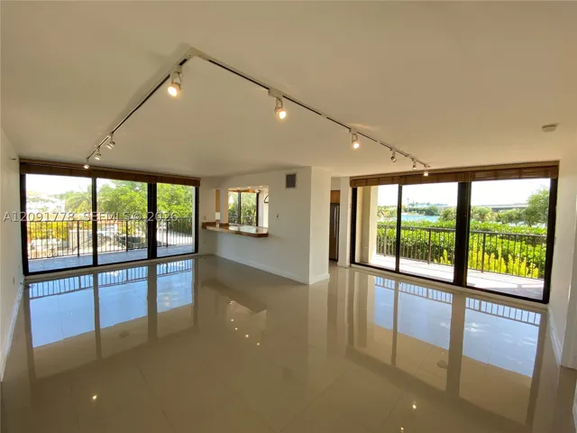 801 N Venetian Drive 202, Miami, Florida 33139