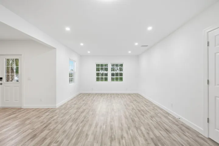 29-web-or-mls-5203_N_Flagler_Dr_07569