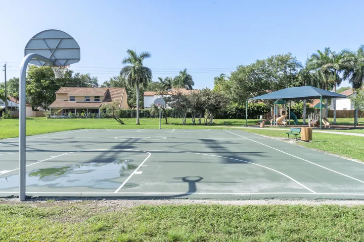 2596 Lakeview Court_006