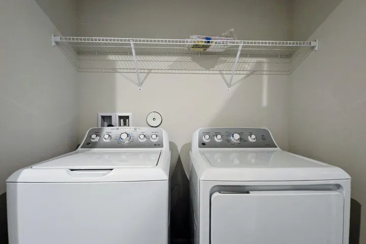 laundry closet/washer & dryer