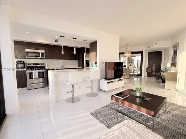 Open Connection from Living Room to Kitchen with countertop