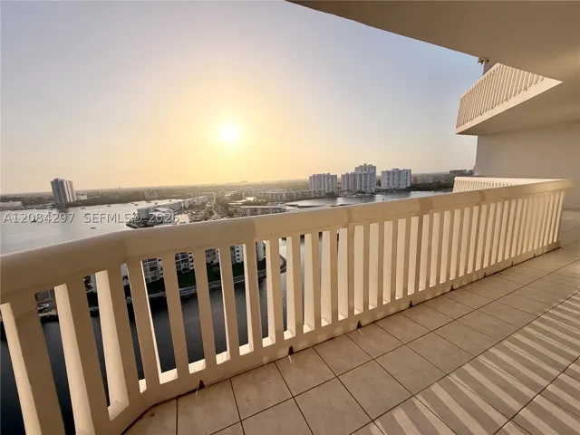 wraparound Balcony - exit from Bed#2