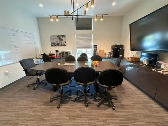 INTERIOR OFFICE MEETING ROOM