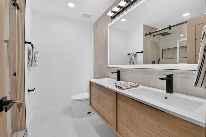 2nd Floor Bath