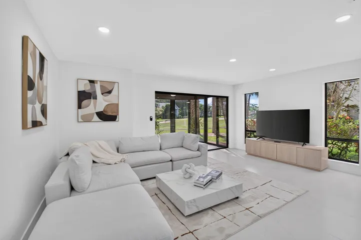 Large Sunny Open Floorplan