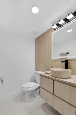 1st Floor 1/2 Bath