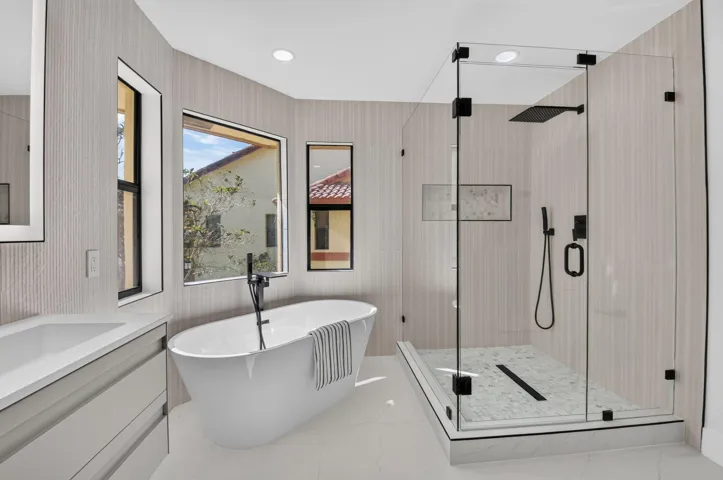 Deluxe Primary Bathroom
