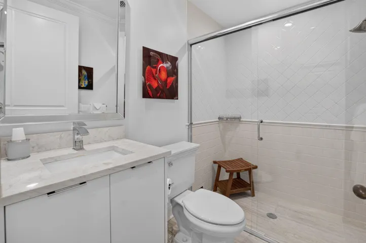 1ST FLOOR FULL BATH