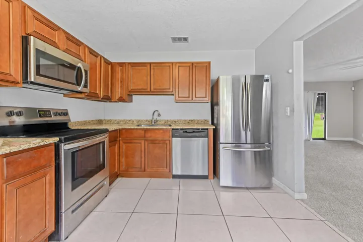 10 Kitchen 02