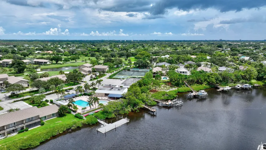 18449 AMENITIES
