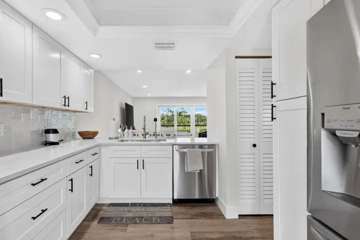 18449 KITCHEN TO LIVING