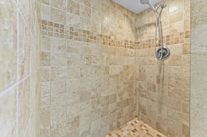 22 Bathroom 03