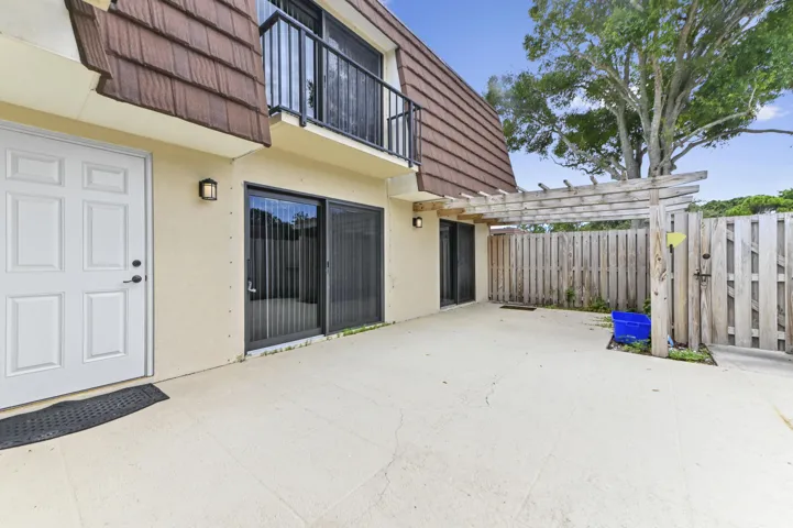 03 patio 02