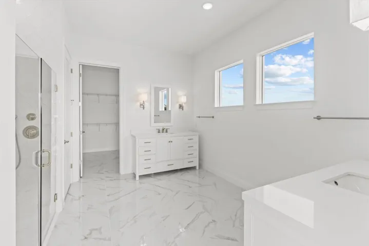 30-PrimaryBathSinkCloset