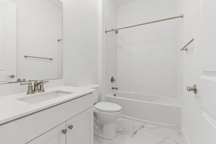 38-GuestBath2