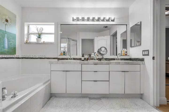 5380 Nw 113th Pl, Doral, Florida 33178