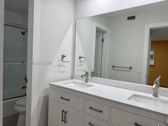 2ND BATHROOM