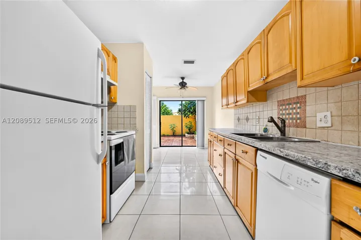 9014 NW 45th Ct, Sunrise, FL 33351 | 3 bedroom, 2.5 bath lakefront townhouse for sale in Sunrise, Florida.