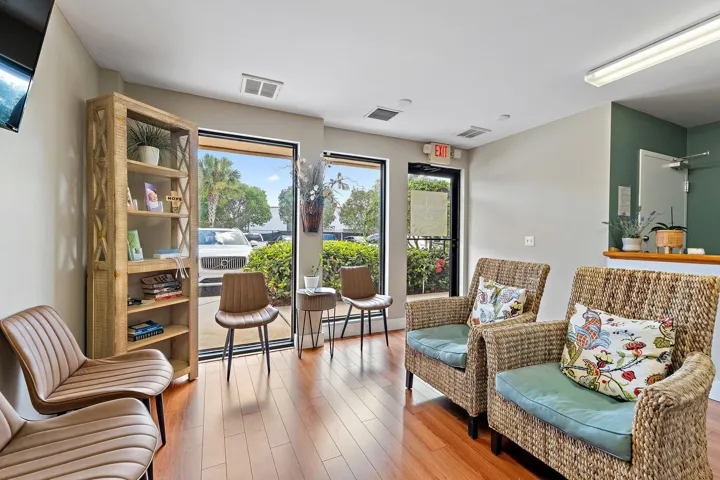 024-2682SEWilloughbyBlvd-Stuart-SMALL