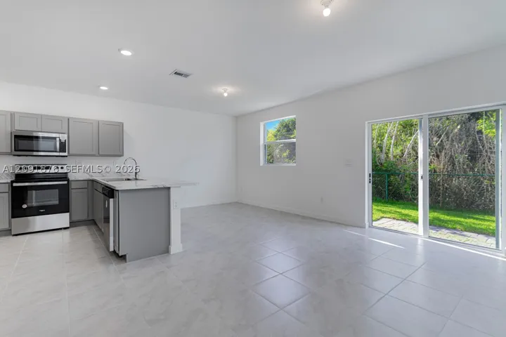 934 Se 19th St, Homestead, Florida 33034