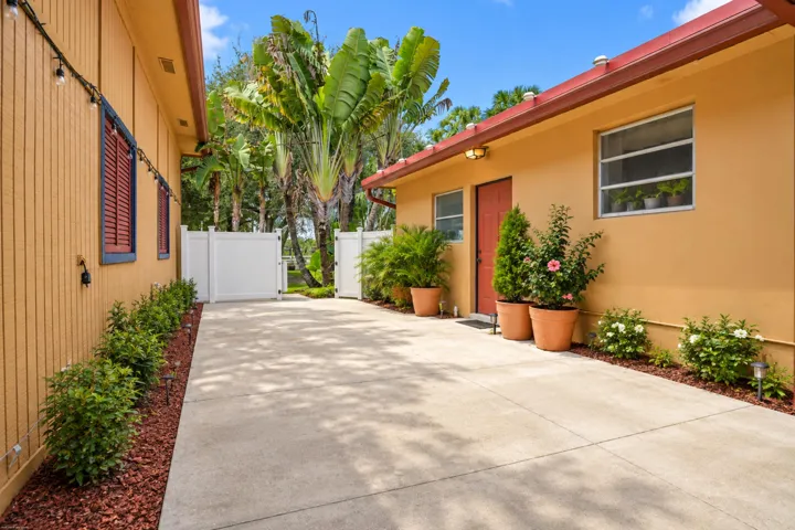 Courtyard Apartments
