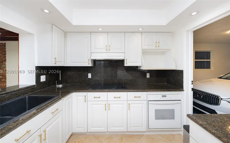 Kitchen/w Garage Entrance