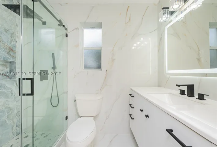 Master Bathroom/w Walking Shower