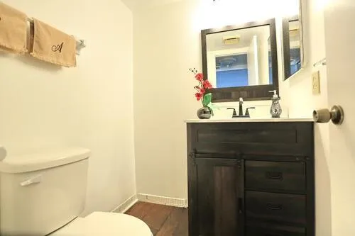 Guest 1/2 Bathroom