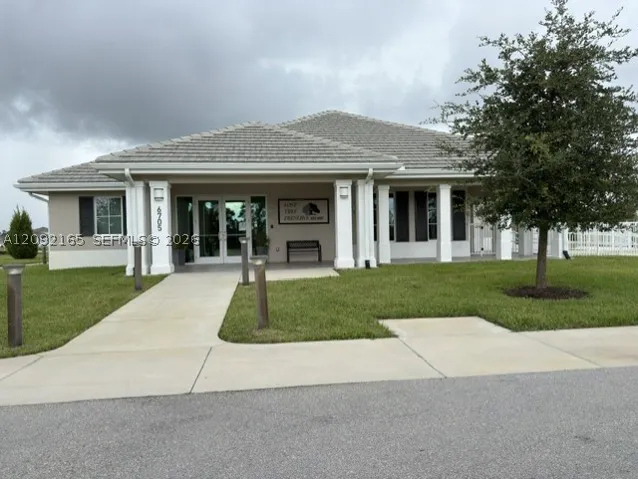 clubhouse w/fitness center, entertaining area